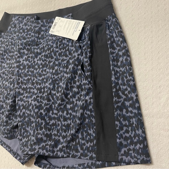 Athleta women’s navy color comfy shorts - Picture 10 of 14